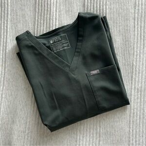 Figs: Bonsai Catarina One-Pocket Scrub Top (Size Large)